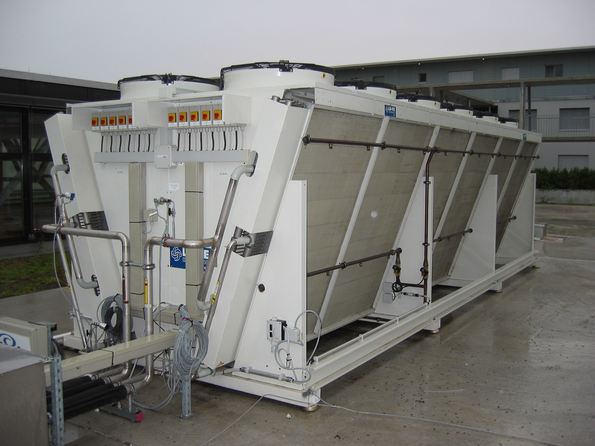 COOP WETTINGEN - Zurig - Switzerland GAS COOLER FOR CO2.SHVDT 696 CO2 Gas cooler unit is installed in the first refrigeration installation in the world completely fitted with CO2 transcritical cycle